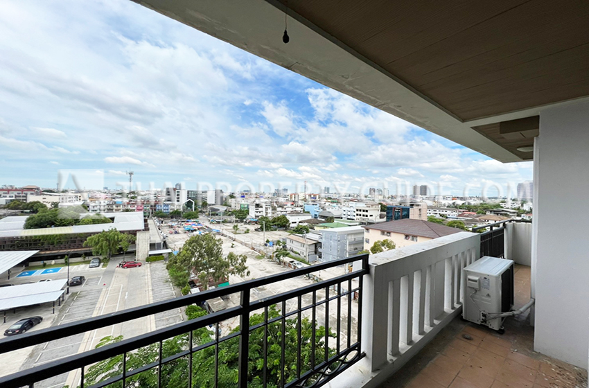 Apartment in Bangnatrad 