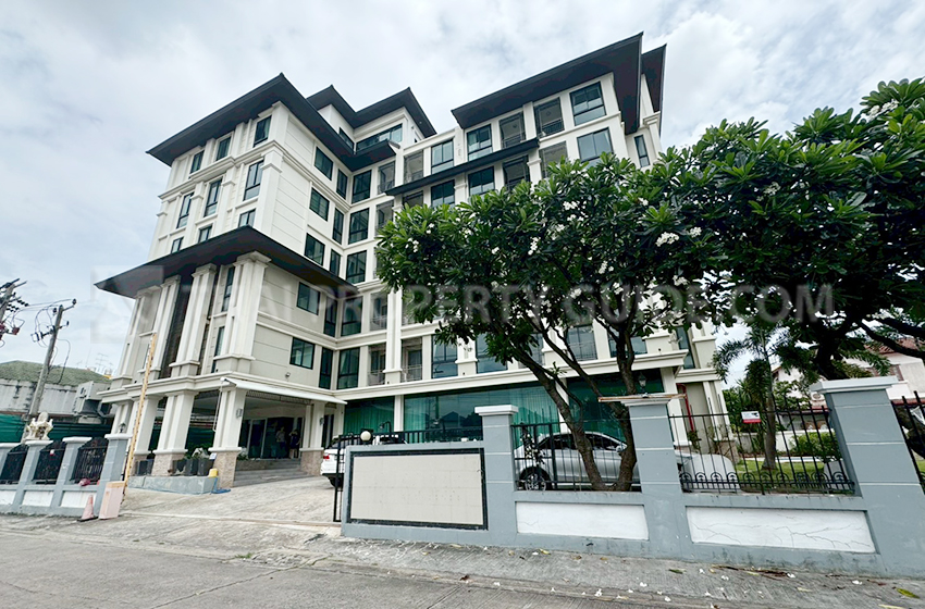 Apartment in Bangnatrad