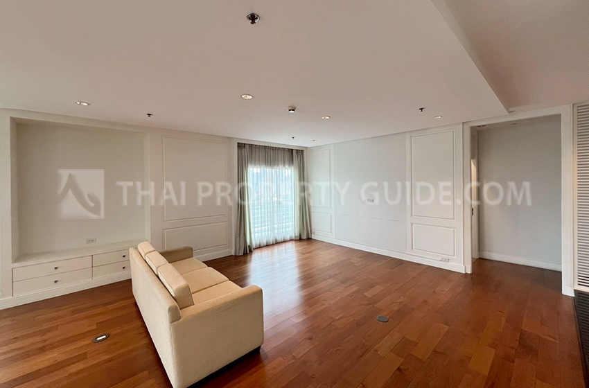 Apartment in Ploenchit
