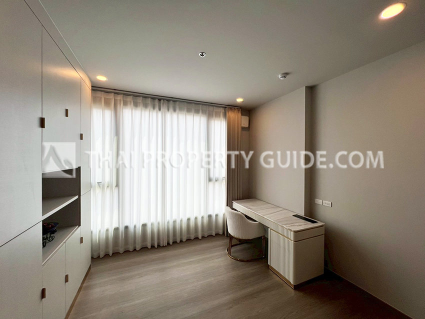 Condominium in Bangnatrad 