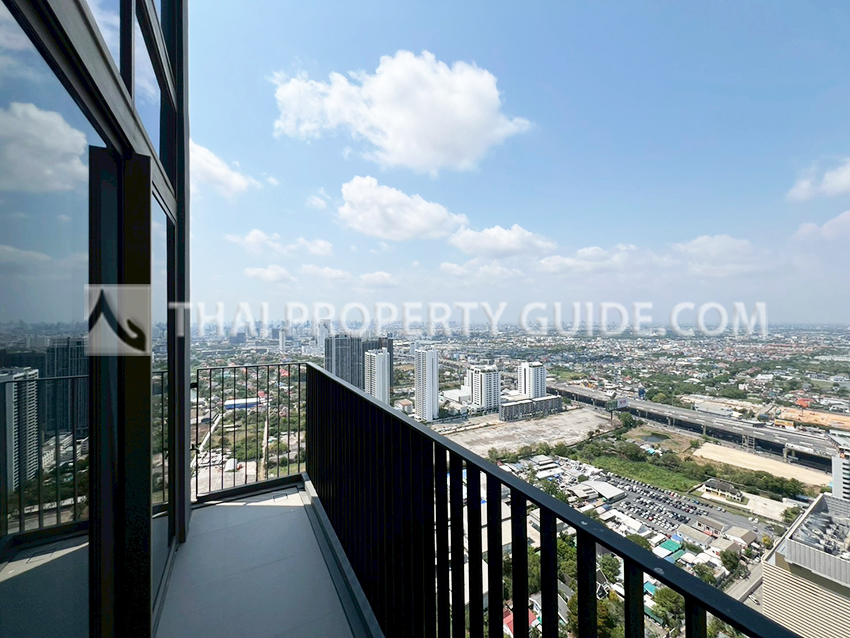 Condominium in Bangnatrad 