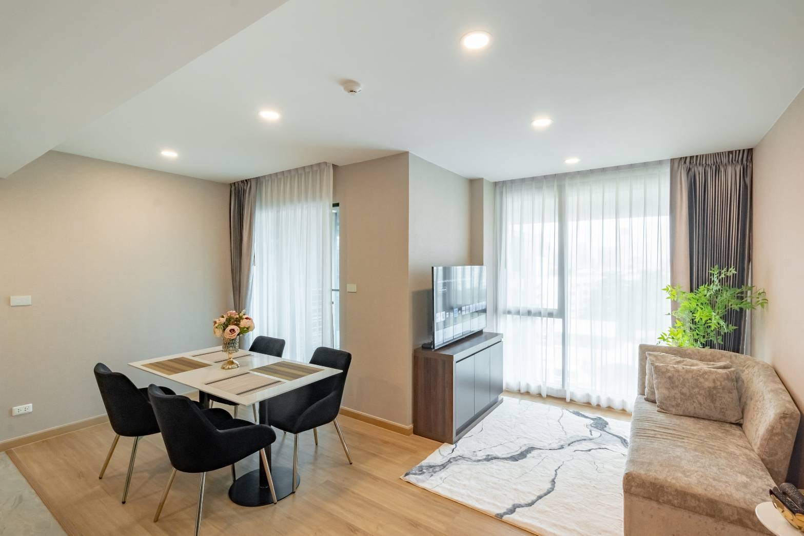 Condominium in New Petchburi 