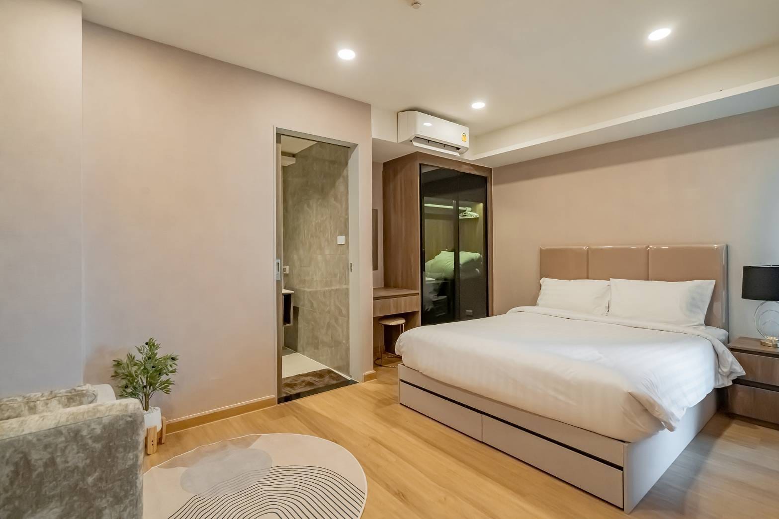 Condominium in New Petchburi 