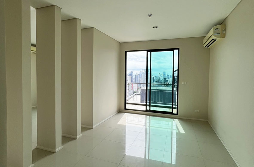Condominium in New Petchburi 