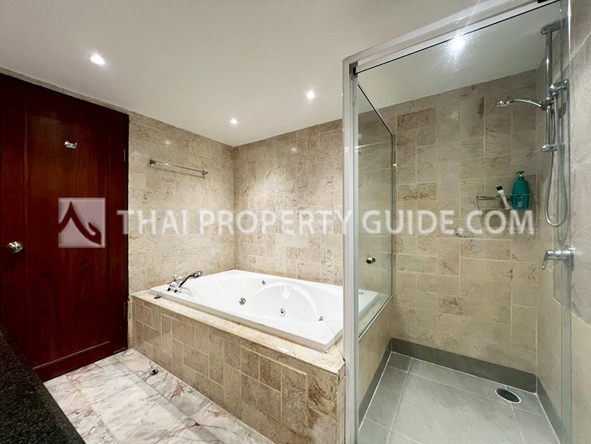 Condominium in Ploenchit 