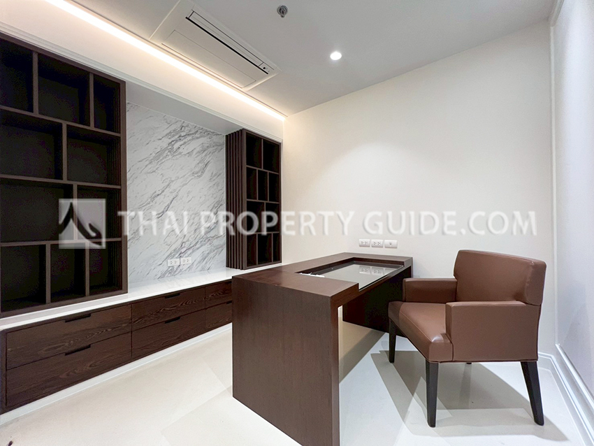 Condominium in Ploenchit : Athenee Residence 