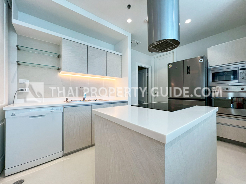 Condominium in Ploenchit : Athenee Residence 