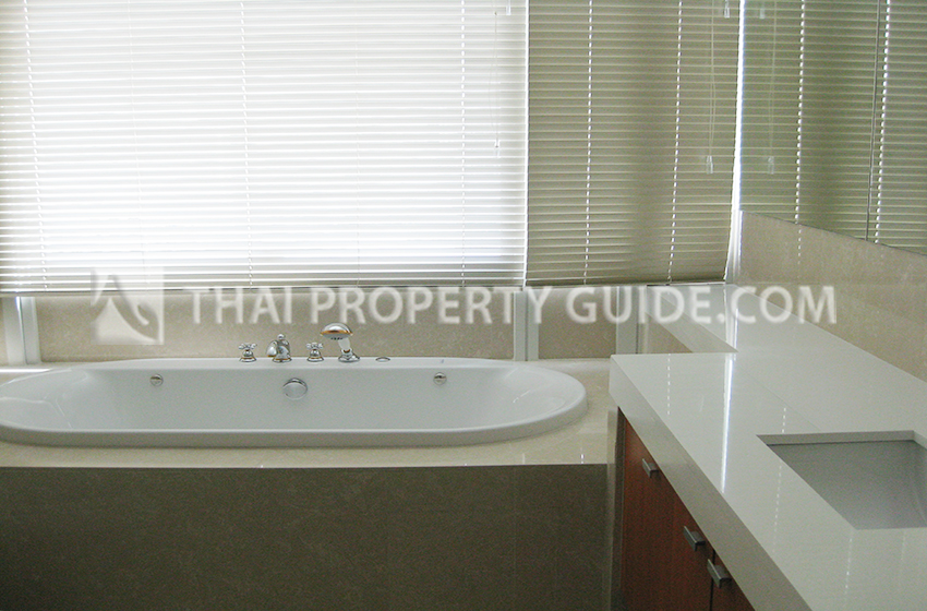 Condominium in Ploenchit : Athenee Residence 