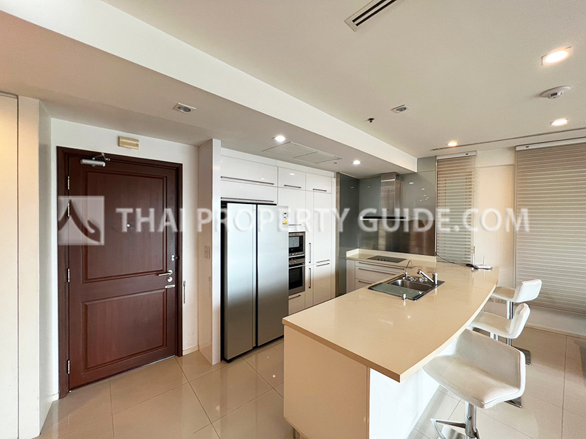 Condominium in Ploenchit 