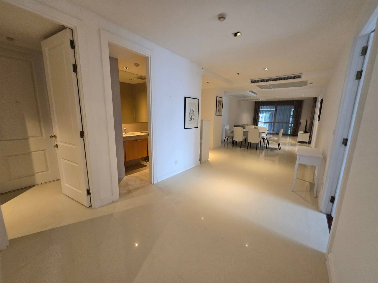 Condominium in Ploenchit : Athenee Residence 