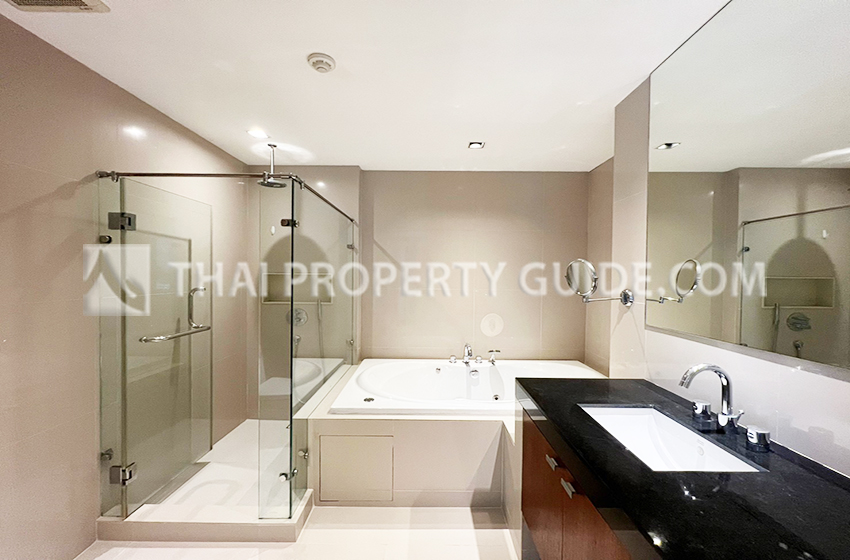 Condominium in Ploenchit : Athenee Residence 