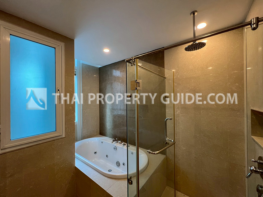 Condominium in Ploenchit : Athenee Residence 