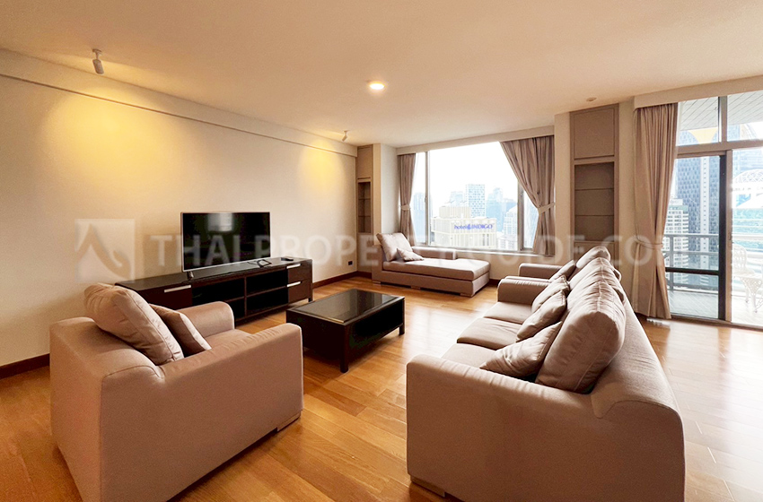 Condominium in Ploenchit