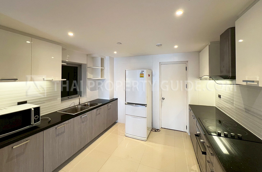 Condominium in Ploenchit 