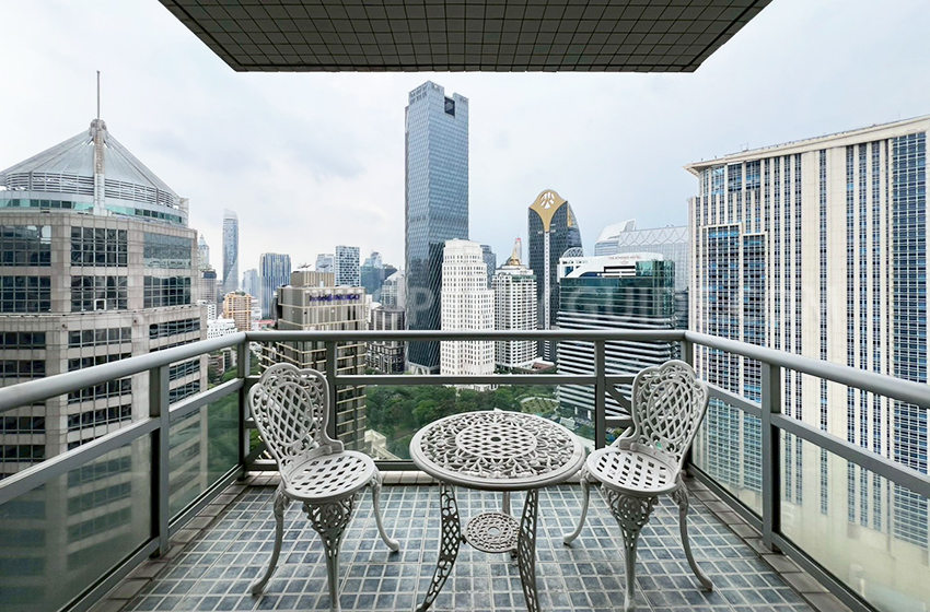 Condominium in Ploenchit 