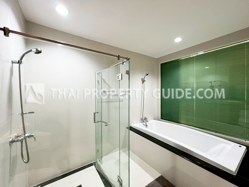 Condominium in Ploenchit 