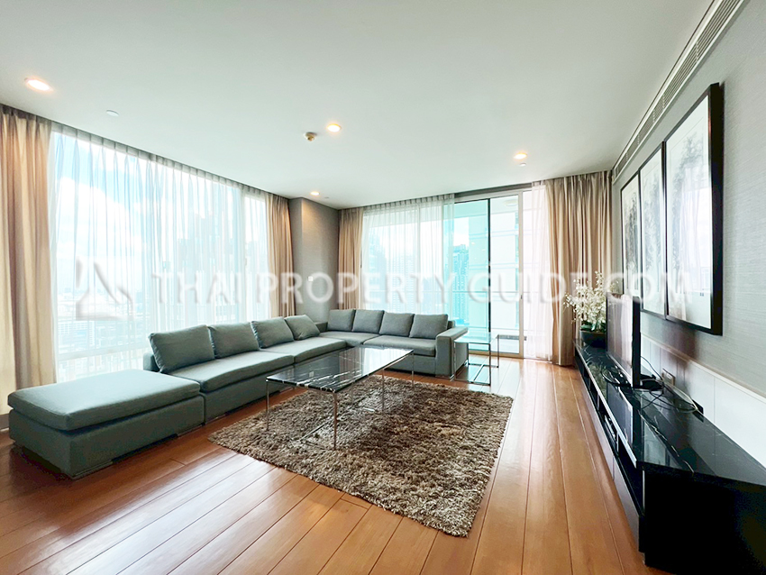 Condominium in Ploenchit 