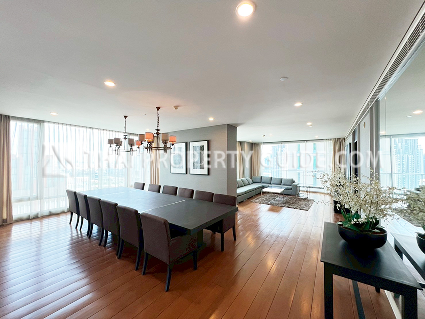 Condominium in Ploenchit 