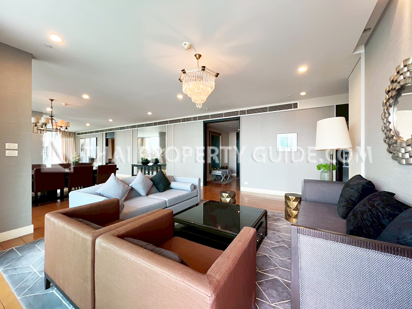 Condominium in Ploenchit 