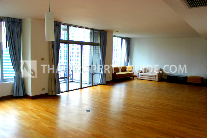 Condominium in Ploenchit 