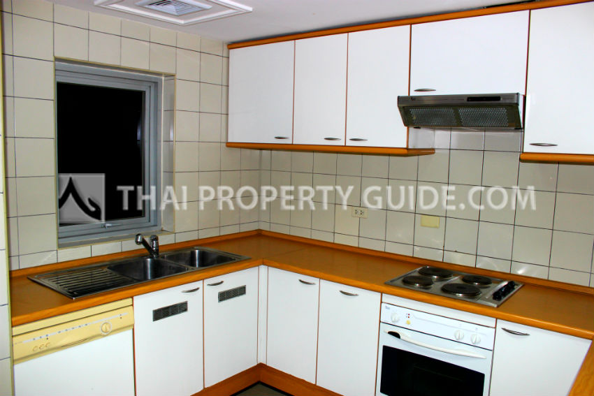 Condominium in Ploenchit 