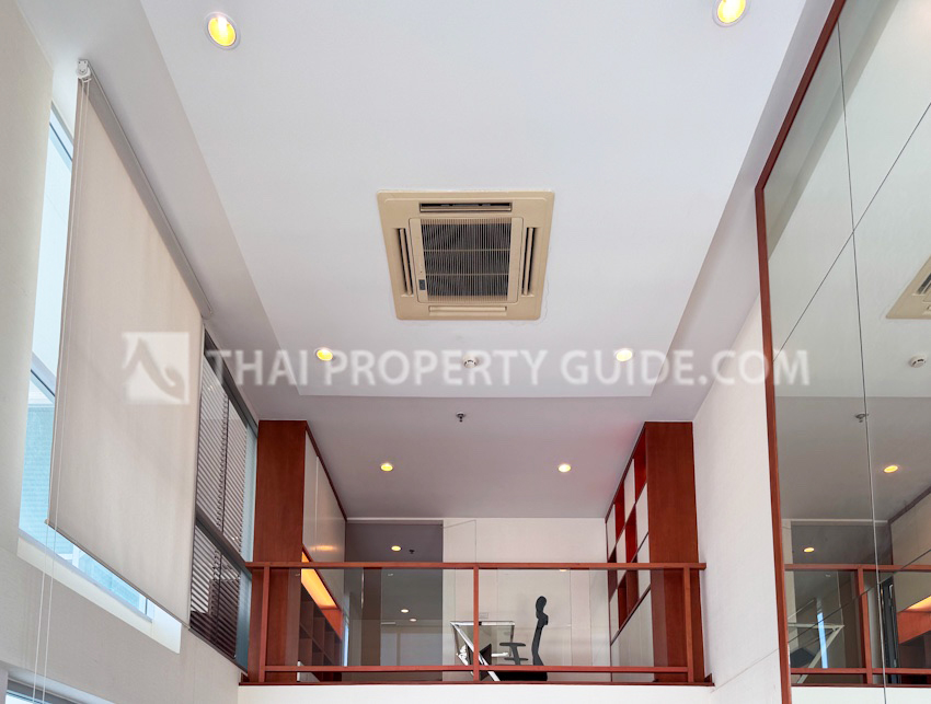 Condominium in Ploenchit 