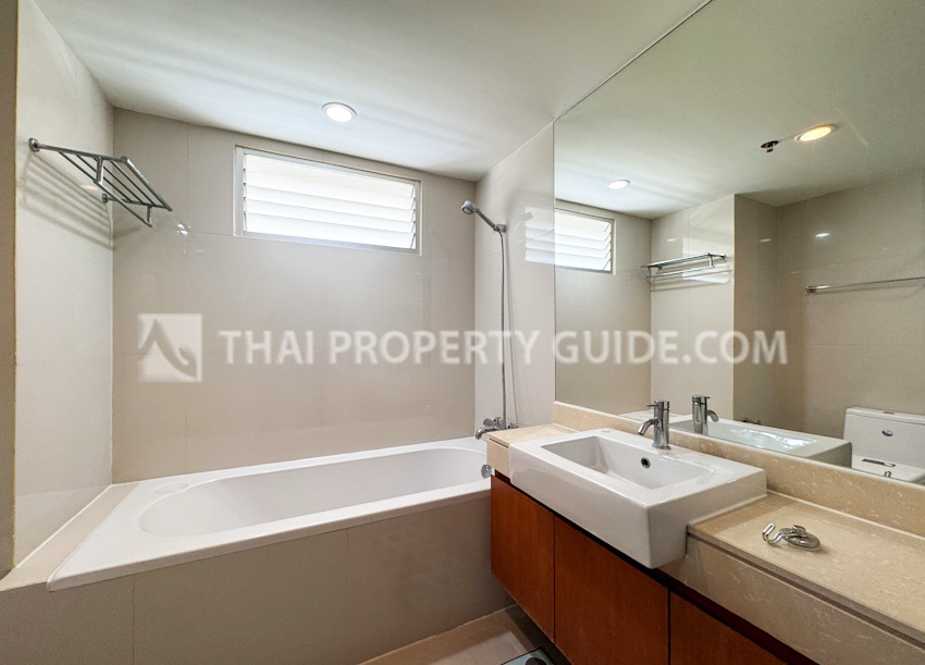Condominium in Ploenchit 