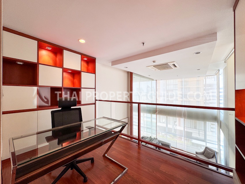 Condominium in Ploenchit 