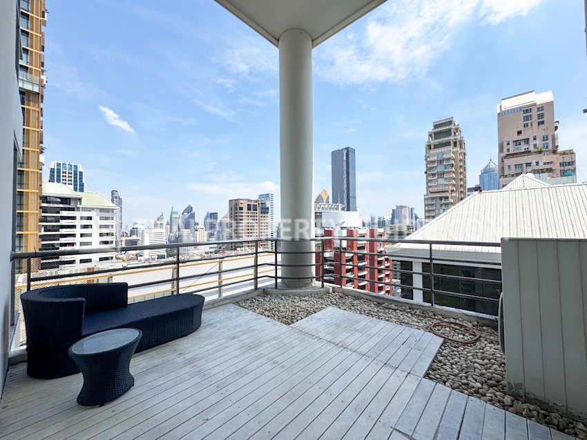 Condominium in Ploenchit 