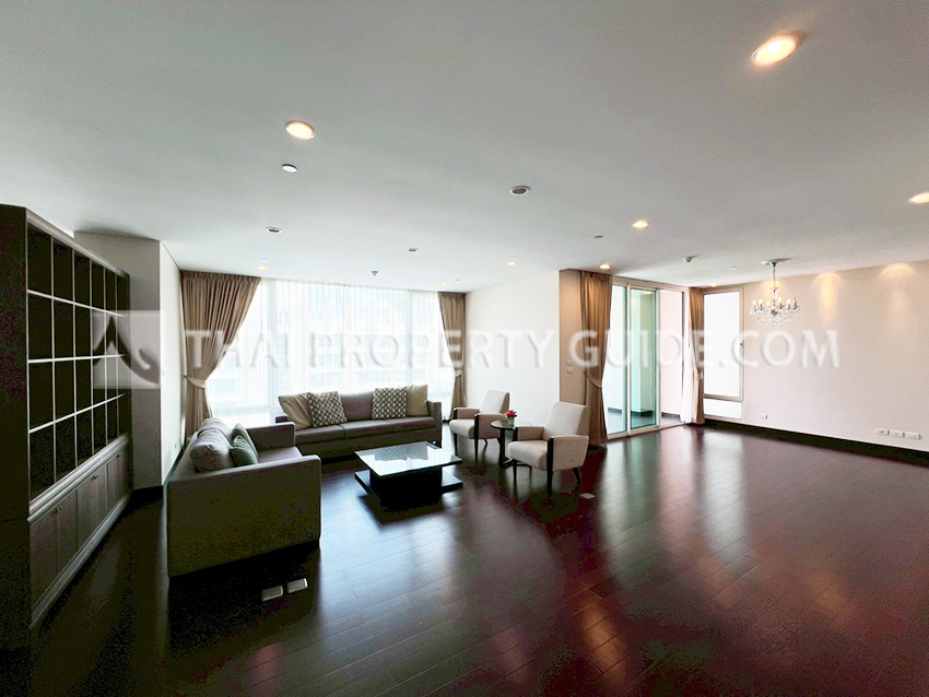 Condominium in Ploenchit