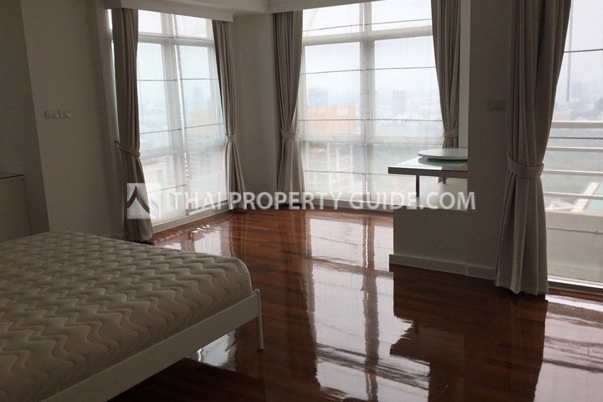 Condominium in Ploenchit 