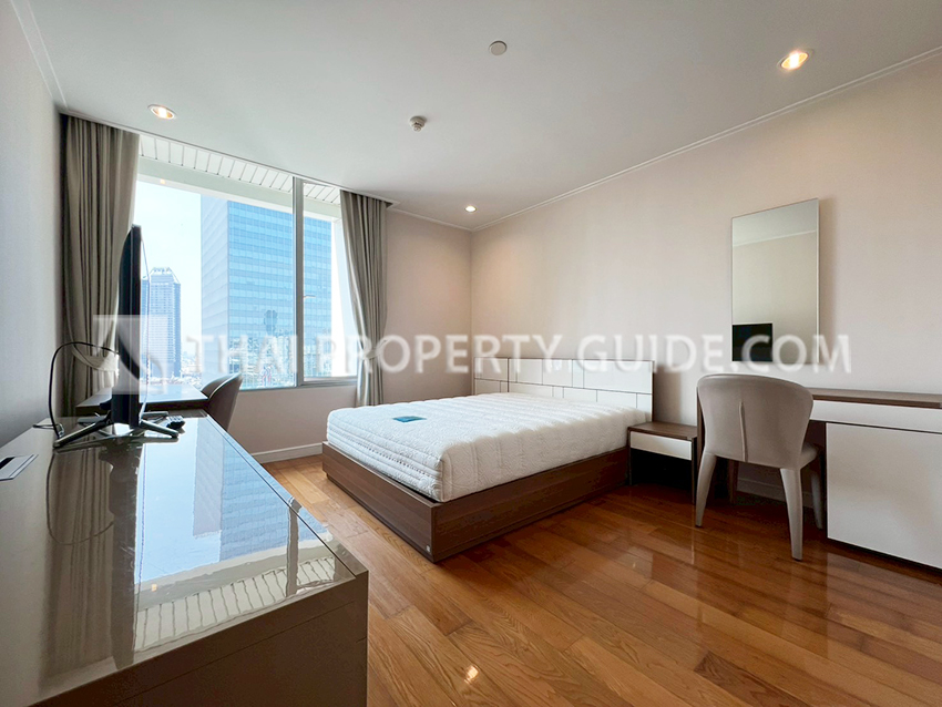 Condominium in Ploenchit 