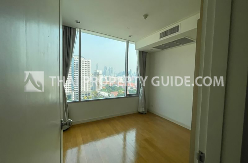Condominium in Ploenchit 