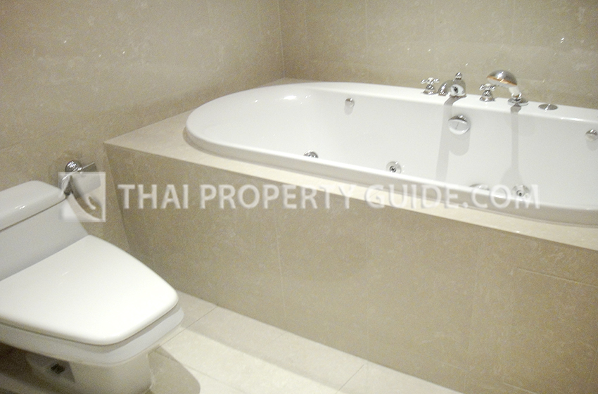 Condominium in Ploenchit : Athenee Residence 