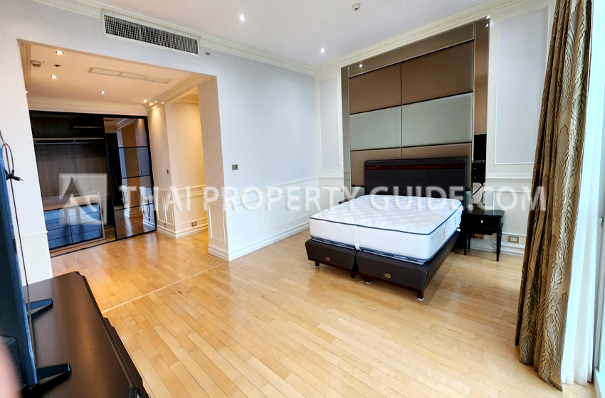 Condominium in Ploenchit : Athenee Residence 