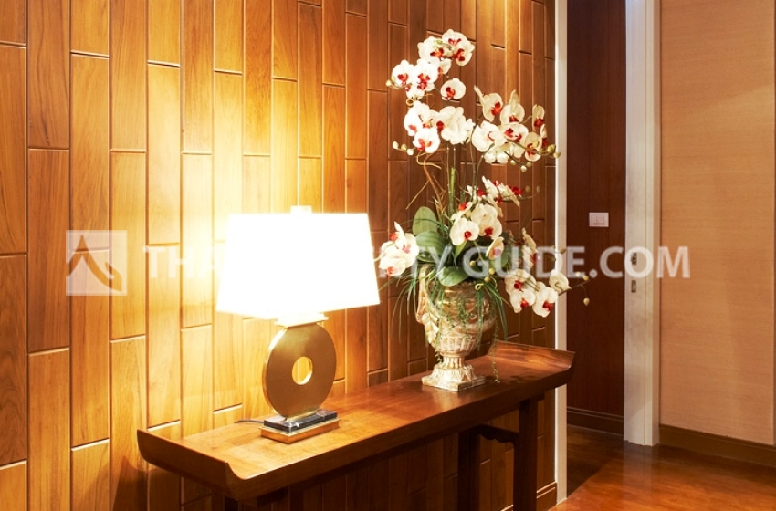 Condominium in Ploenchit : Athenee Residence 