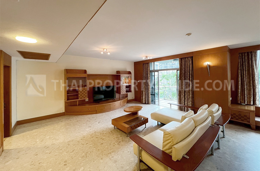 Condominium in Ploenchit