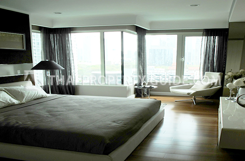 Condominium in Ploenchit 