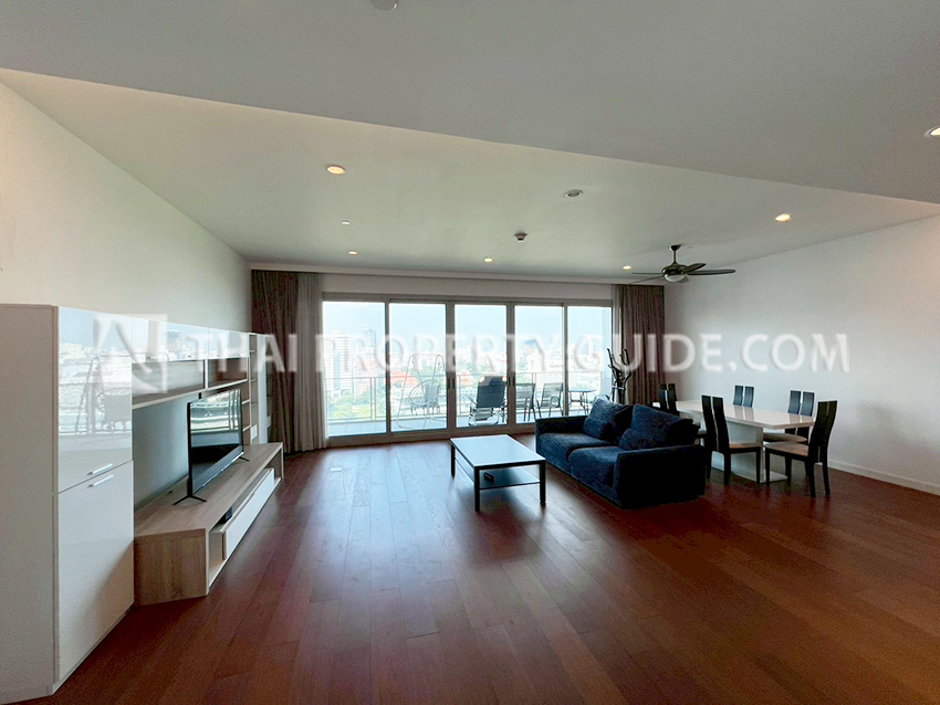 Condominium in Ploenchit 