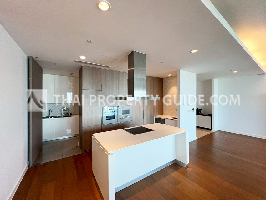 Condominium in Ploenchit 