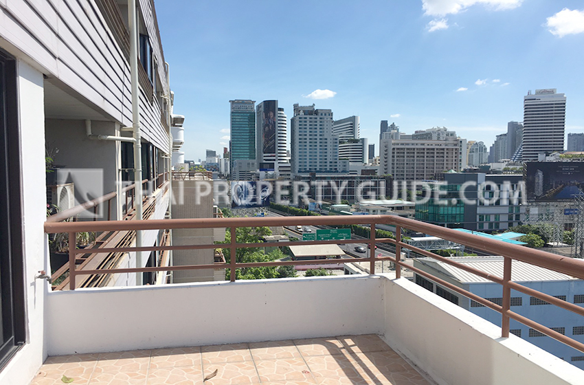 Condominium in Ploenchit 