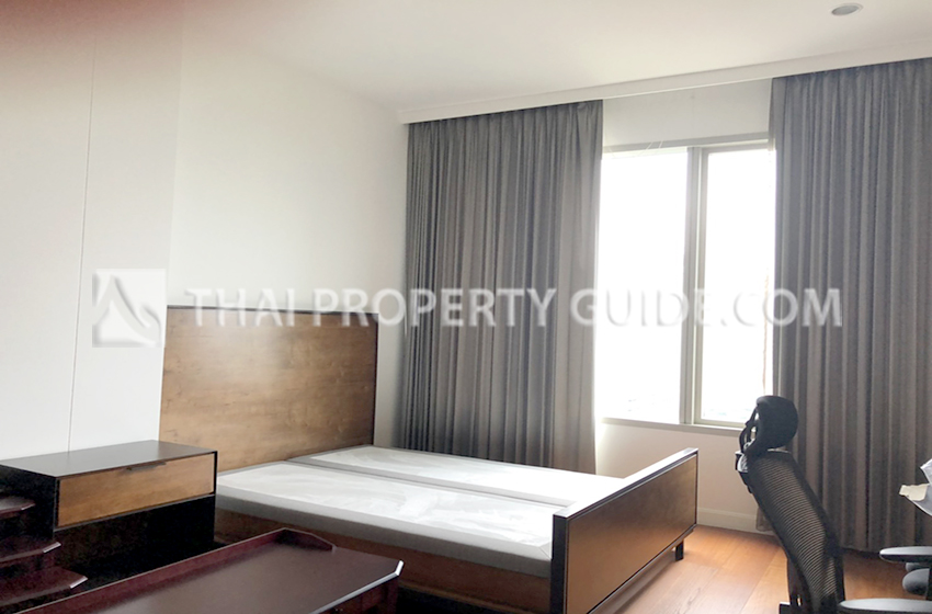 Condominium in Ploenchit 