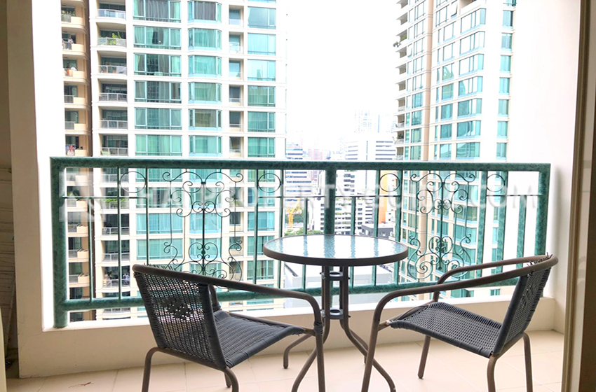 Condominium in Ploenchit 