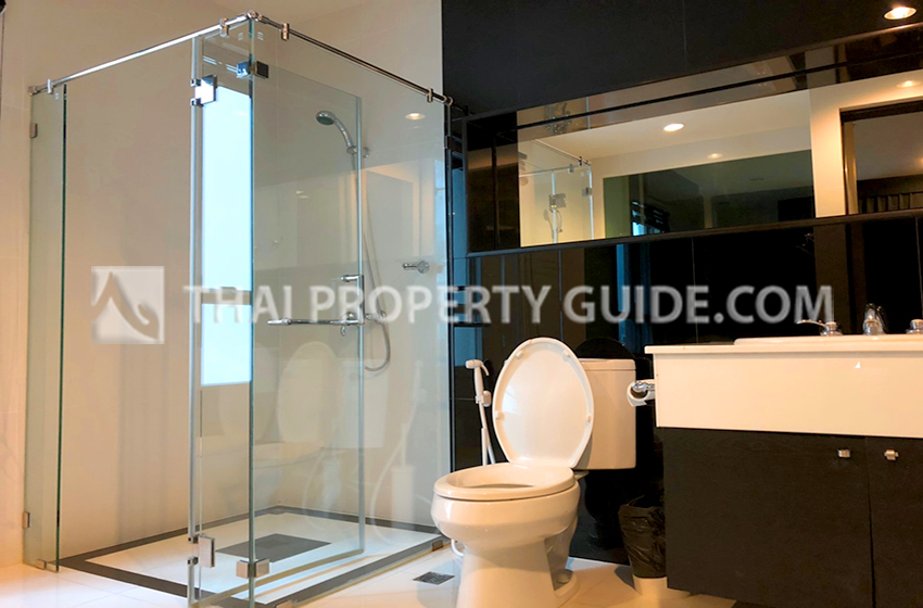 Condominium in Ploenchit 