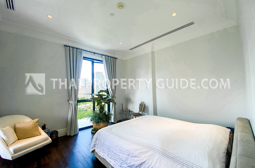 Condominium in Ploenchit 