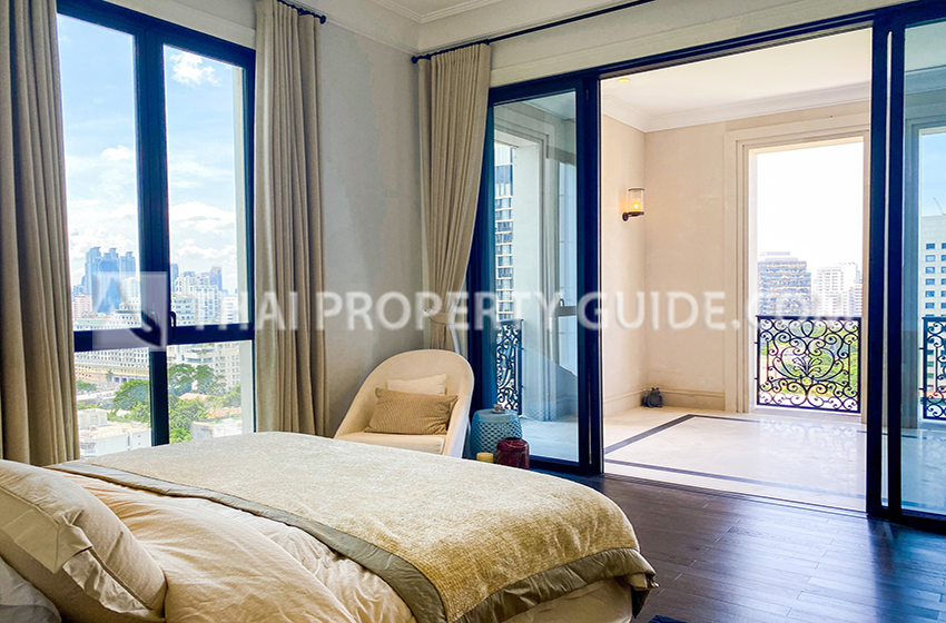 Condominium in Ploenchit 