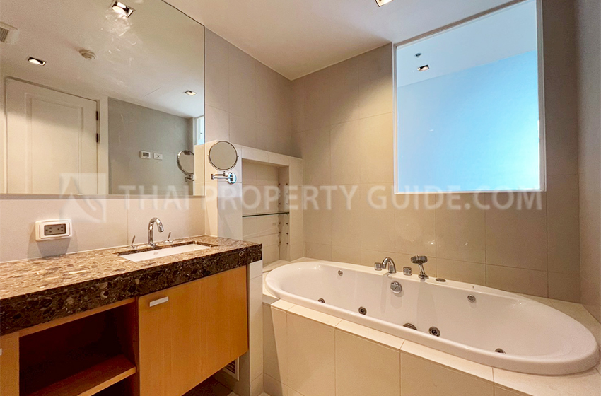 Condominium in Ploenchit : Athenee Residence 