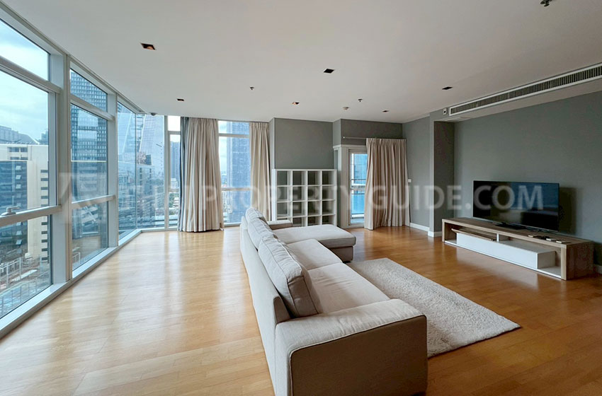 Condominium in Ploenchit : Athenee Residence 