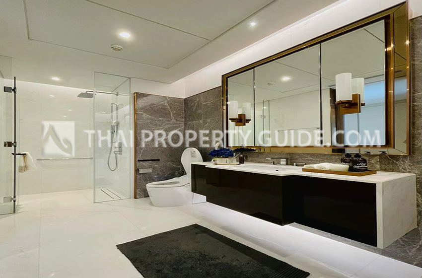 Condominium in Ploenchit 