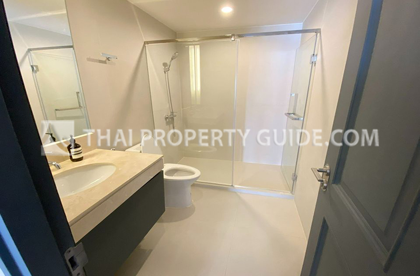 Condominium in Ploenchit 